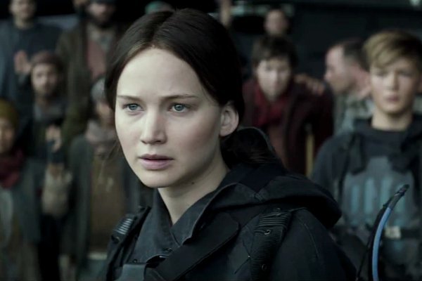 wpid-jennifer-lawrence-leads-the-revolution-in-the-hunger-games-mockingjay-part-2