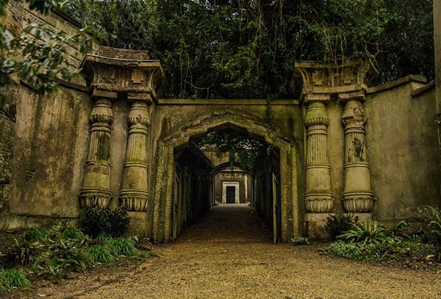 TIPS: 7 Macabre Things to do in London